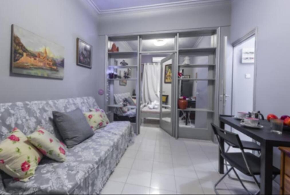 Lovely Two Bedroom Apt In Ampelokipoi Atene Esterno foto